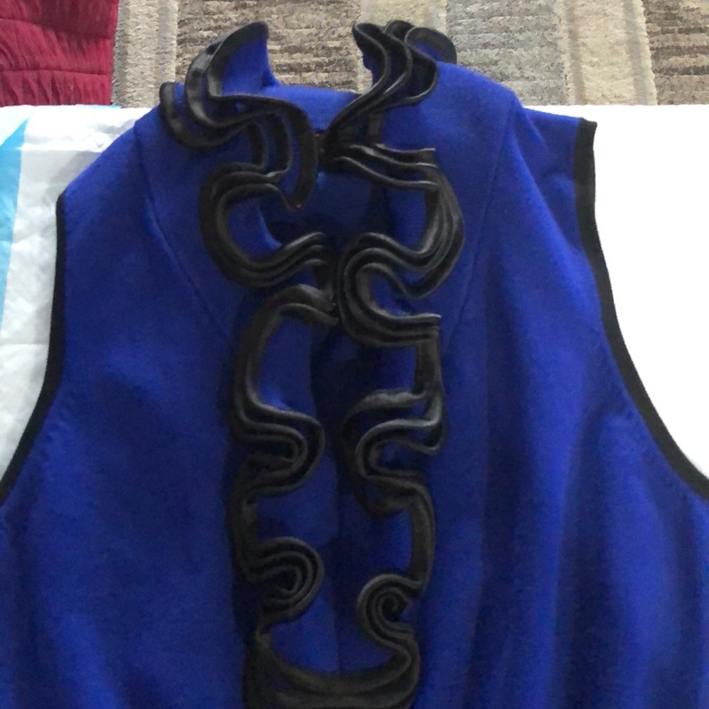 Top - Picture 2 of 3